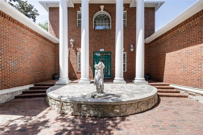 Building Photo - 7513 SW 35th Way