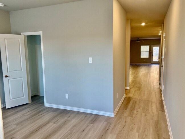 Building Photo - 2288 Clf Spgs Dr