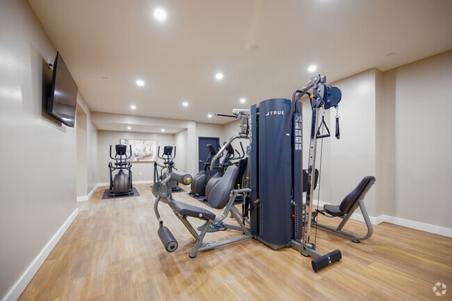 Fitness Center - Vertikal