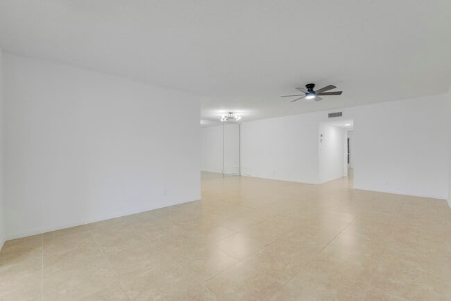 Building Photo - 1142 Cir Terrace W