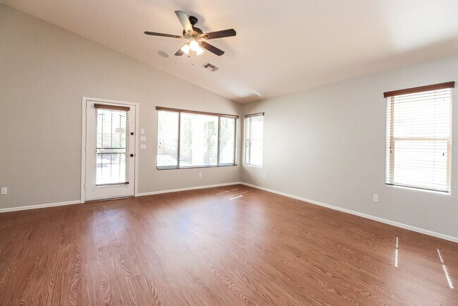 Foto del edificio - 38141 N Rusty Ln