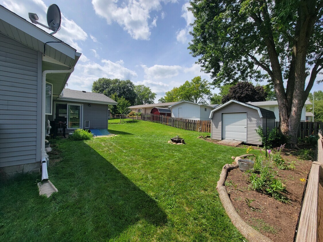 Primary Photo - 512 Spruce Dr