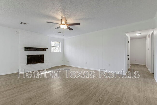 Building Photo - 465 Cranbrook Dr