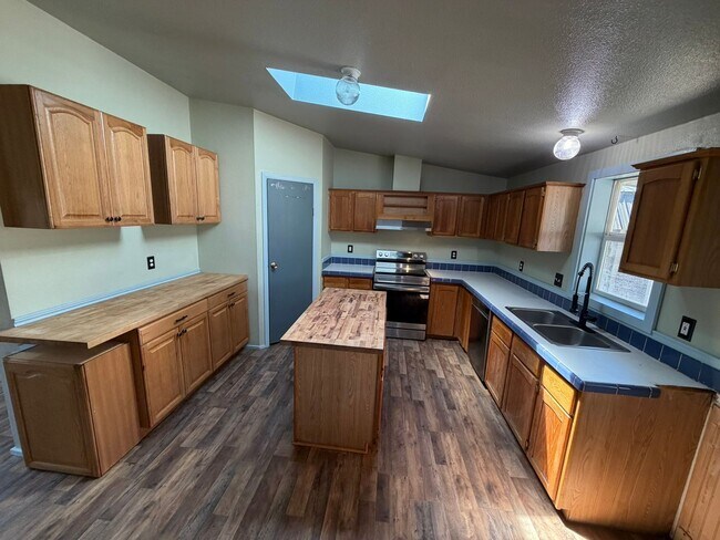 Foto del edificio - 34125 E Lacomb Rd