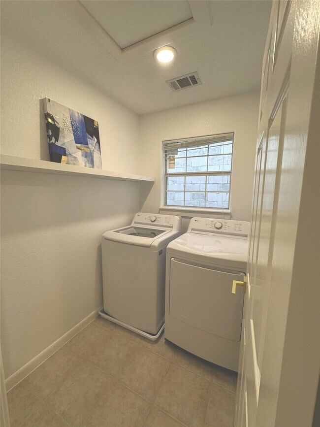 Foto del edificio - 516 S Post Oak Ln