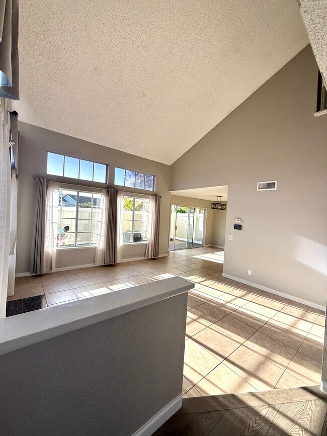 Foto del edificio - Welcome to your beautifully upgraded home ...