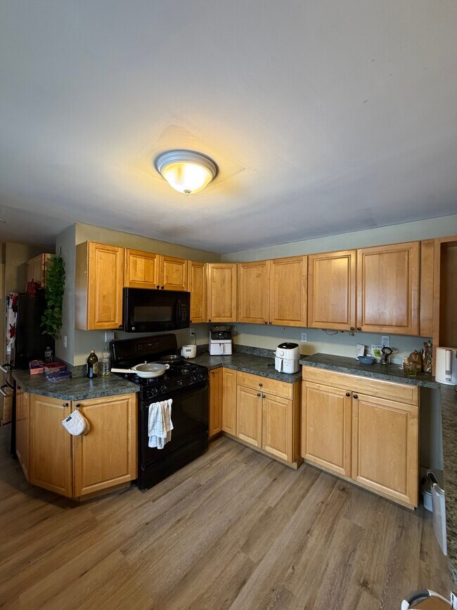 Foto del edificio - 229 Corey Rd