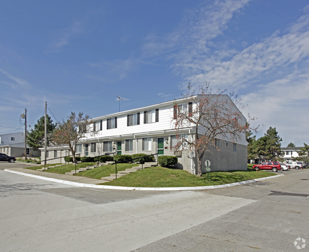 Primary Photo - Grosvenor North Townhomes