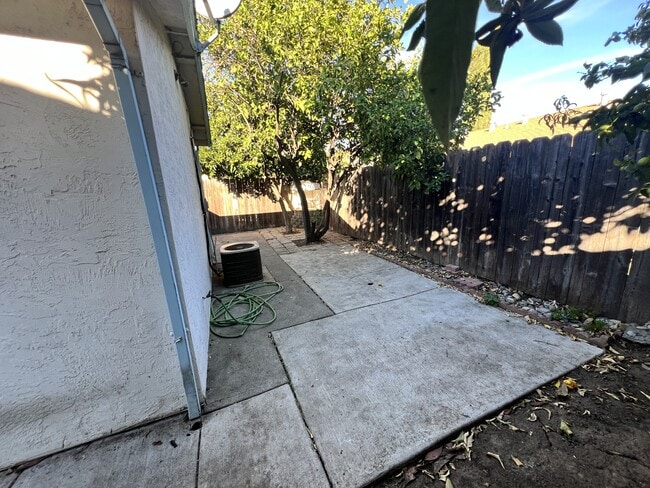 Building Photo - 2321 Banyan Way