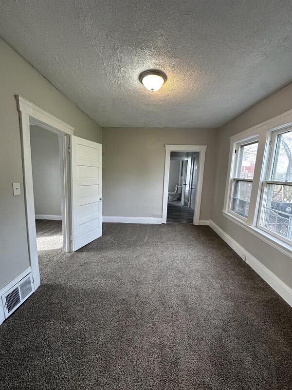 Foto del edificio - 7613 Bancroft Ave