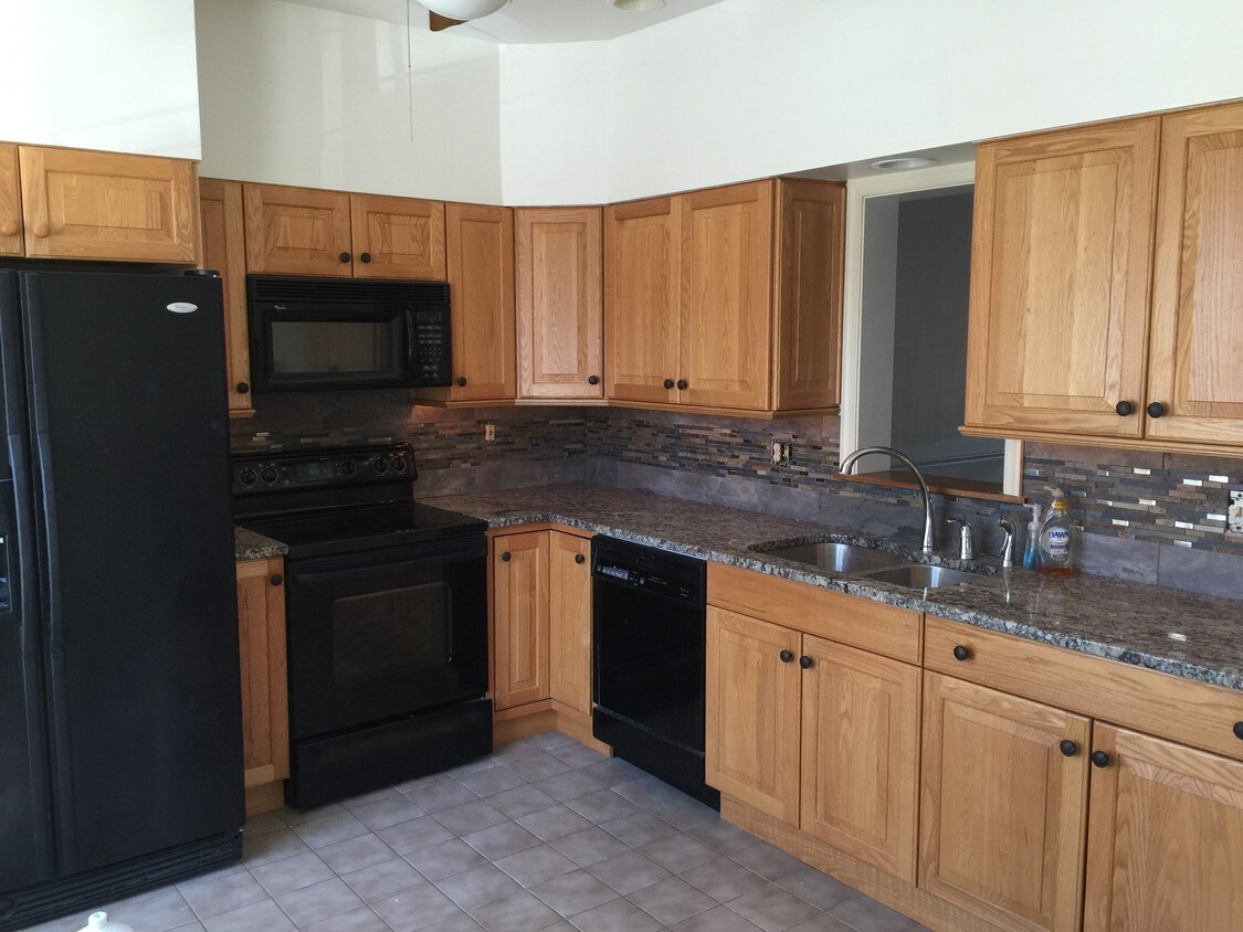 33 Alderman Ct, LuthervilleTimonium, MD 21093 Townhome Rentals in