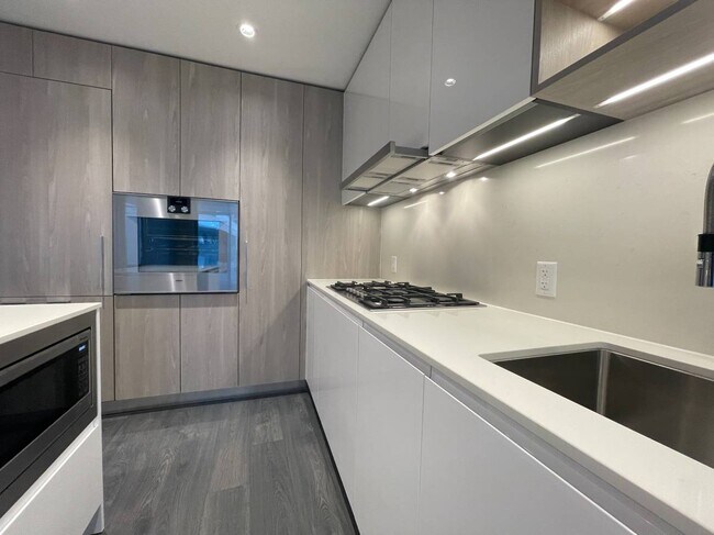 Photo du bâtiment - 6300 Minoru Blvd