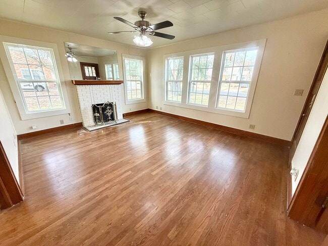 Building Photo - 1201 S Tipton