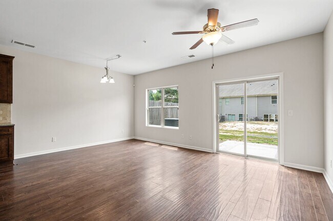 Foto del edificio - 3 Bedroom Townhome in Jonesboro!