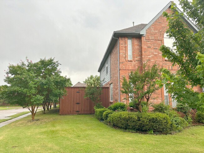 Foto del edificio - 9724 Wolf Creek Dr