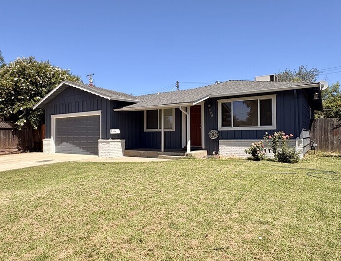 Great Single Story For Rent in Rio Linda CA! 3 Bedroom 1 Bathroom with large backyard