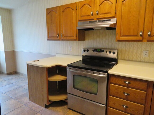Building Photo - CLEAN LARGE 2 Bedroom, 2 Bath Home for Rent