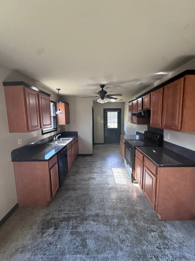 Foto del edificio - 144 Miller Ln