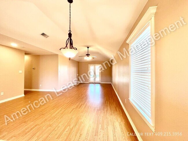 Building Photo - **COMING SOON**  3 bedroom 2 full baths in...