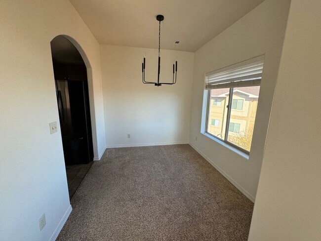 Building Photo - Cozy 3 Bedroom Condo Near Bear Creek Park ...