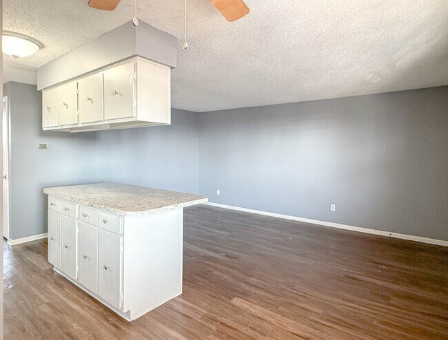 Foto del edificio - 3270 S Grant St