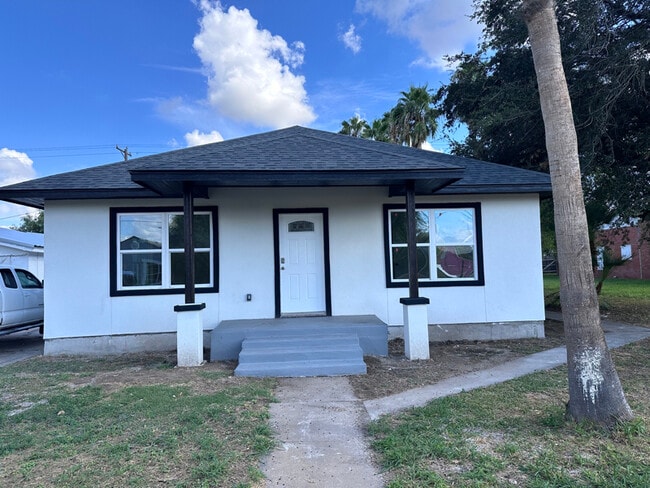 Building Photo - 130 W Magnolia Ave