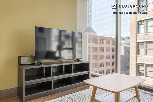 Building Photo - 601 W Jackson Blvd