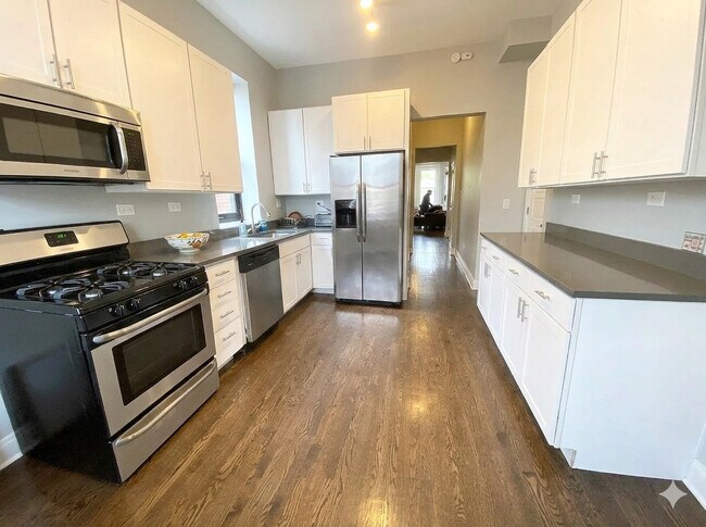 Foto del edificio - 2129 N Racine Ave