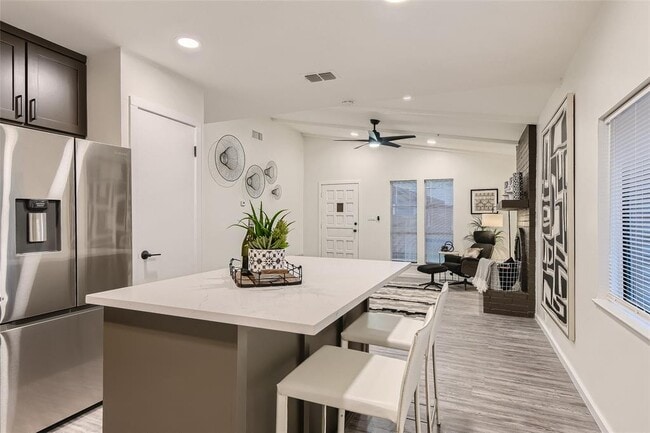 Building Photo - 3005 Edgedale Dr