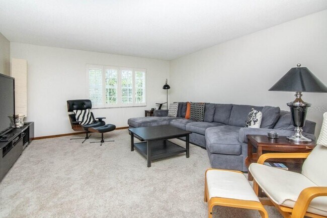 Foto del edificio - 701 Poinsettia Rd