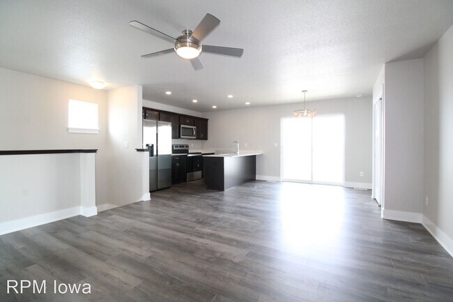Building Photo - 4 br, 3 bath House - 4026 NE 5th Street