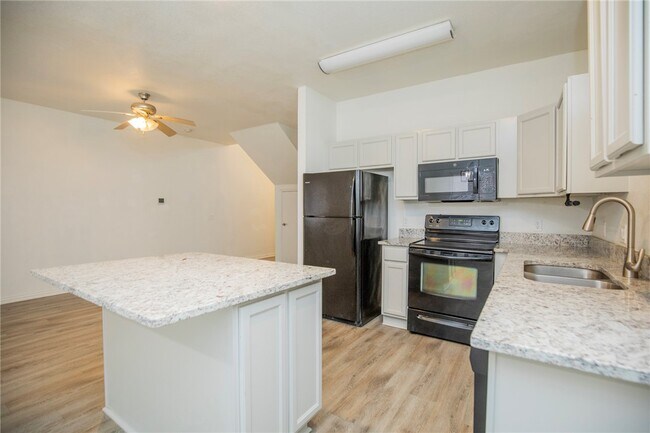 Building Photo - 786 W Breeze Cove
