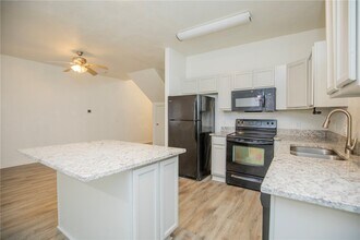 Building Photo - 786 W Breeze Cove