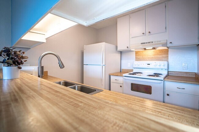 Foto del edificio - Beautifully Renovated 1 Bedroom/1 Bath Iao...