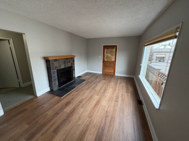 Foto del edificio - Adorable Green Lake Home for Lease- 1 month rent concession!!