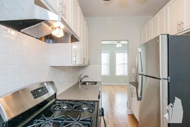 Building Photo - 1932 W Winona St