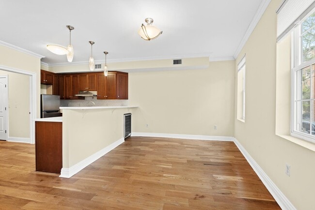 Building Photo - 385 1st St