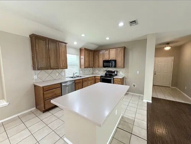 Foto del edificio - 13645 Valley Mills Dr
