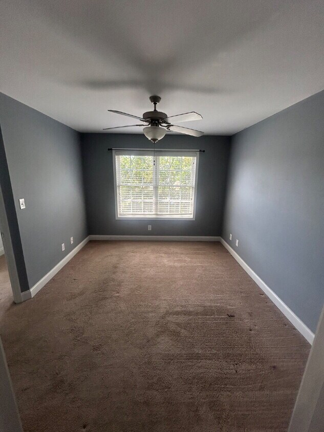 Building Photo - 3 bed 2.5 bath Townhome just off Timberlak...
