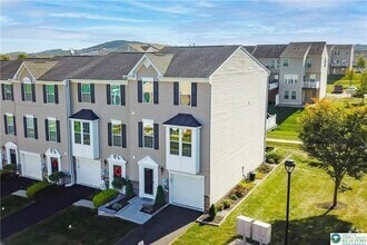 Building Photo - 9 Red Rose Ln