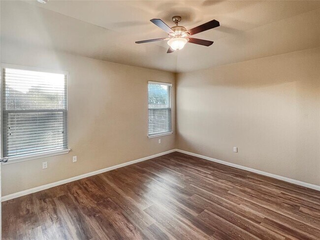 Building Photo - 700 Comal Run