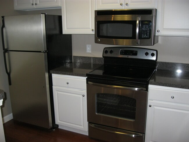 kitchen - 21 Pine St