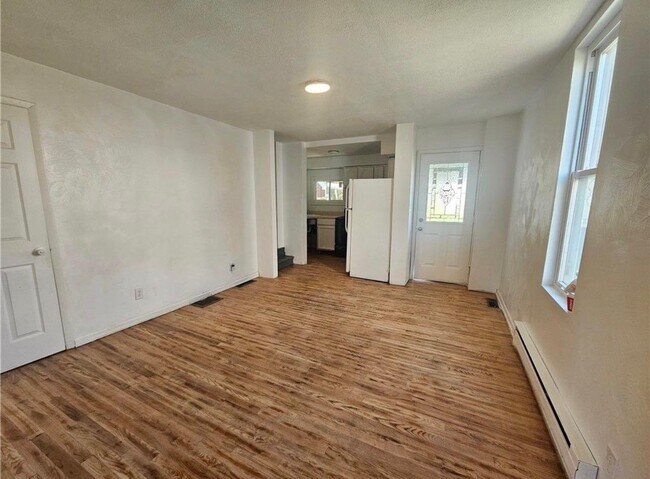 Foto del edificio - 807 Hazlett Ave