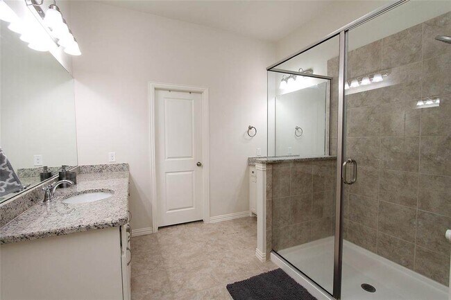 Master Bath - 3920 Canton Jade Way