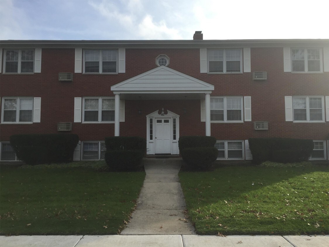 47 N Jane Dr Unit 1B, Elgin, IL 60123 Room for Rent in Elgin, IL