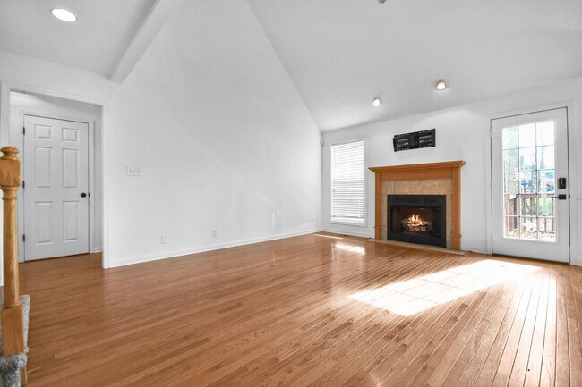 Building Photo - Pet Friendly Three Bedroom with Bonus!