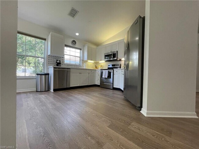 Foto del edificio - 3740 Fieldstone Blvd