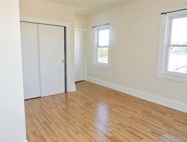 Building Photo - 15 William St