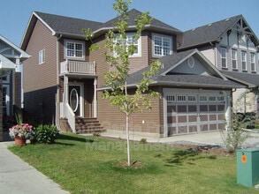 Building Photo - 367 Ascott Crescent