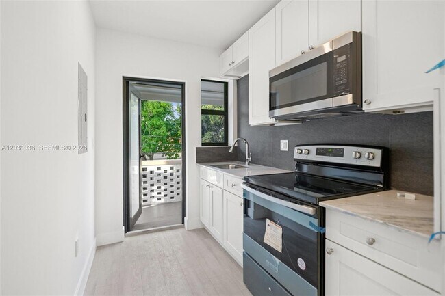 Foto del edificio - 1721 SW 13th St
